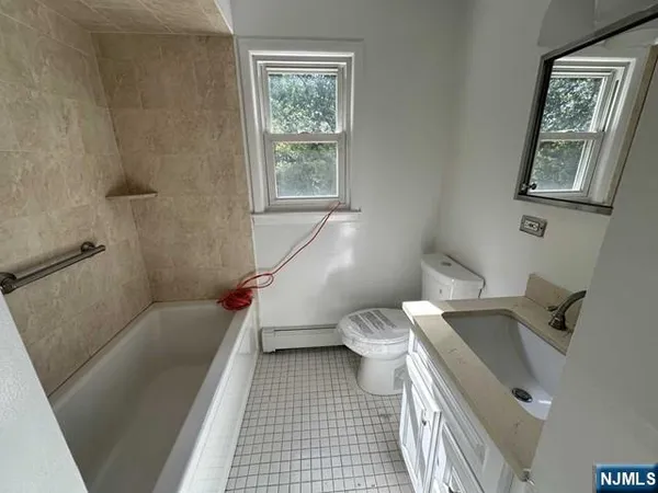 $2,800 | 63 North Farview Avenue, Unit 2, Paramus, NJ 07652