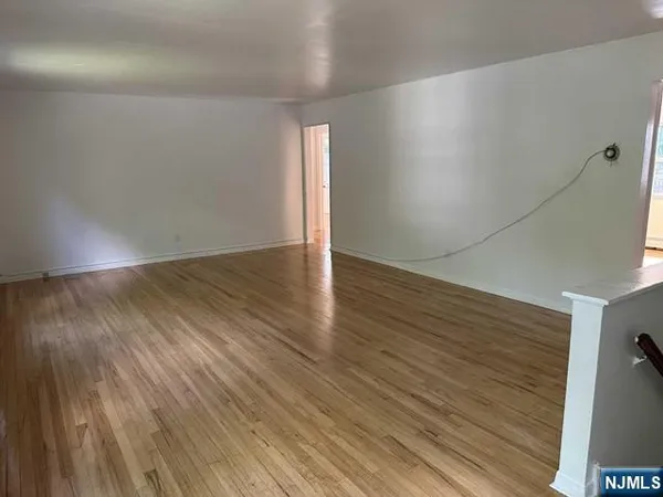 $2,800 | 63 North Farview Avenue, Unit 2, Paramus, NJ 07652