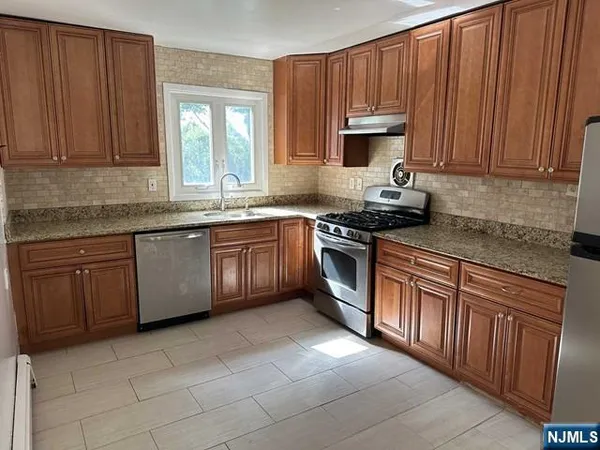 $2,800 | 63 North Farview Avenue, Unit 2, Paramus, NJ 07652