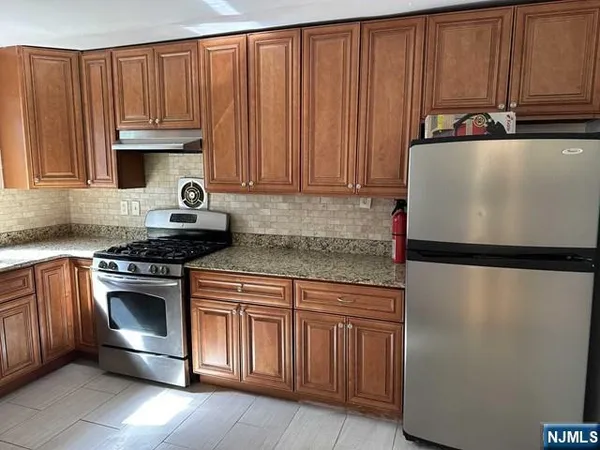 $2,800 | 63 North Farview Avenue, Unit 2, Paramus, NJ 07652