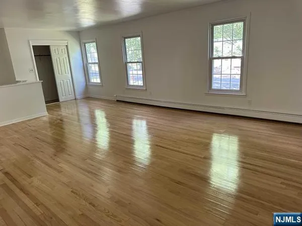 $2,800 | 63 North Farview Avenue, Unit 2, Paramus, NJ 07652