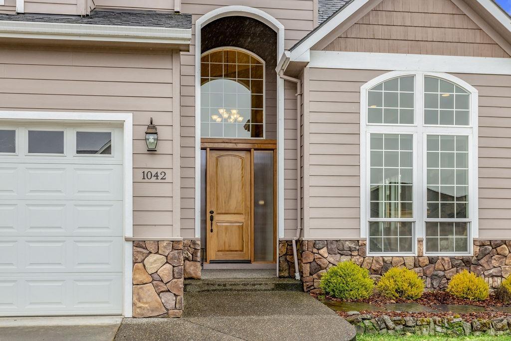 1042 Pumpkin Ridge Eagle Point, OR 97524 - Photo 2 of 34 Additional Photo