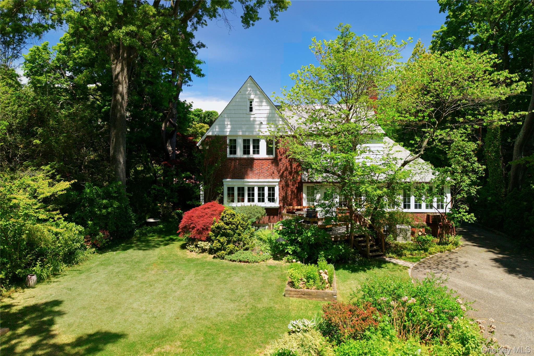 10 Crescent Road Port Washington, NY 11050 - Photo 35 of 37