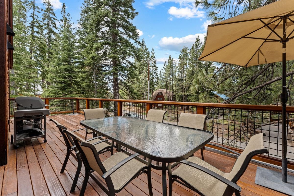 12043 Brookstone Drive Truckee, CA 96161 - Photo 17 of 21 a balcony with table and chairs