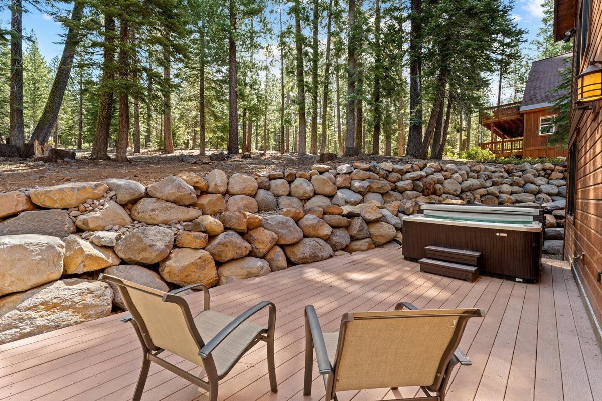 12043 Brookstone Drive Truckee, CA 96161 - Photo 20 of 21 a view of a chairs and table on the wooden floor