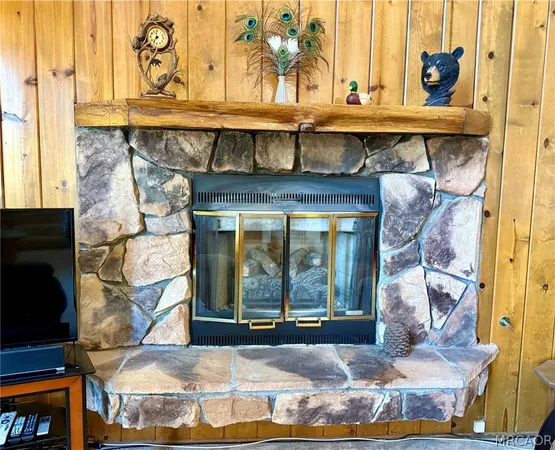 $1,995 | 701 Pinnacle Drive, Lake Arrowhead, CA 92352