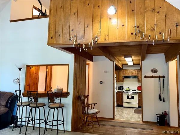 $1,995 | 701 Pinnacle Drive, Lake Arrowhead, CA 92352