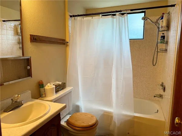 $1,995 | 701 Pinnacle Drive, Lake Arrowhead, CA 92352