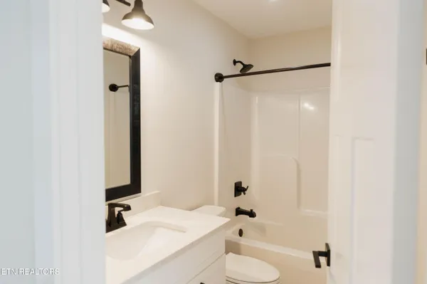 $874,900 | 380 Cherokee Cove, Rutledge, TN 37861