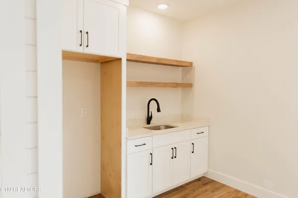 $874,900 | 380 Cherokee Cove, Rutledge, TN 37861