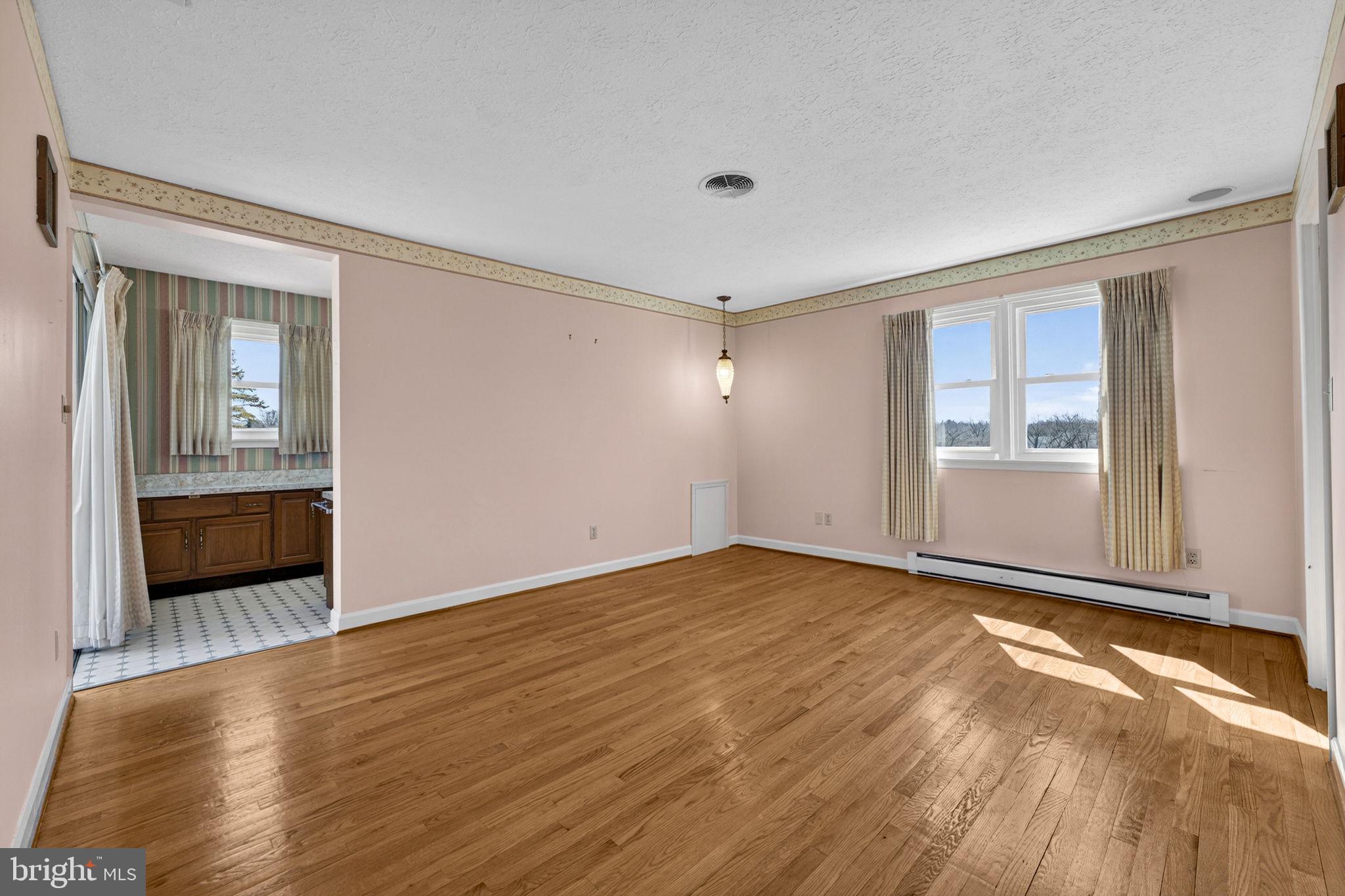 308 Ridge Avenue Winchester, VA 22601 - Photo 27 of 55 Hardwood flooring