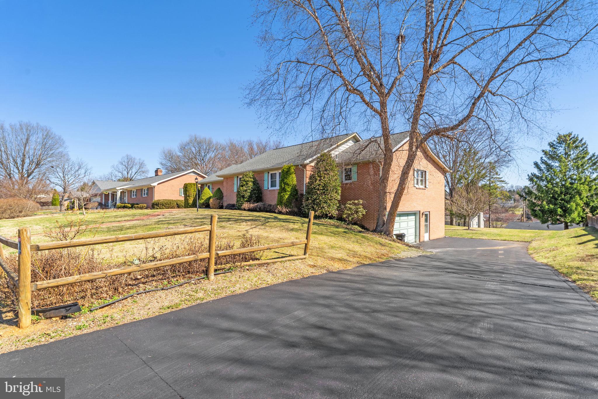 308 Ridge Avenue Winchester, VA 22601 - Photo 4 of 55