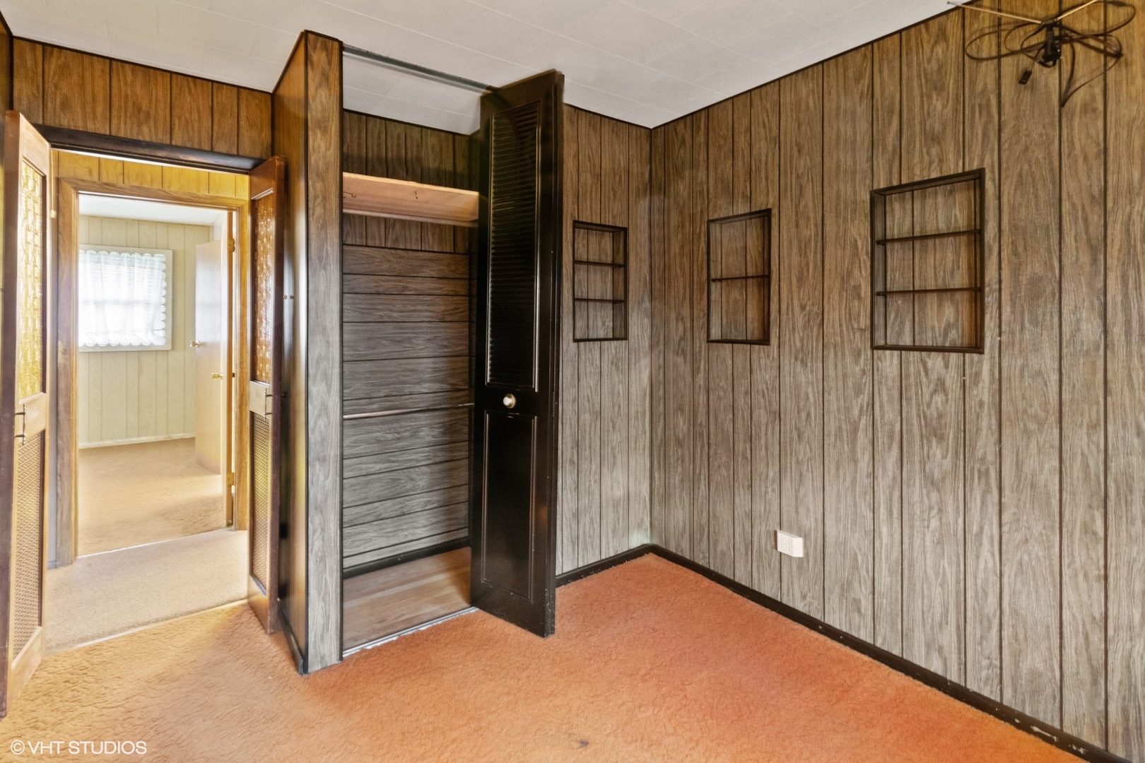 1096 Valley Stream Drive Wheeling, IL 60090 - Photo 13 of 27 a view of front door