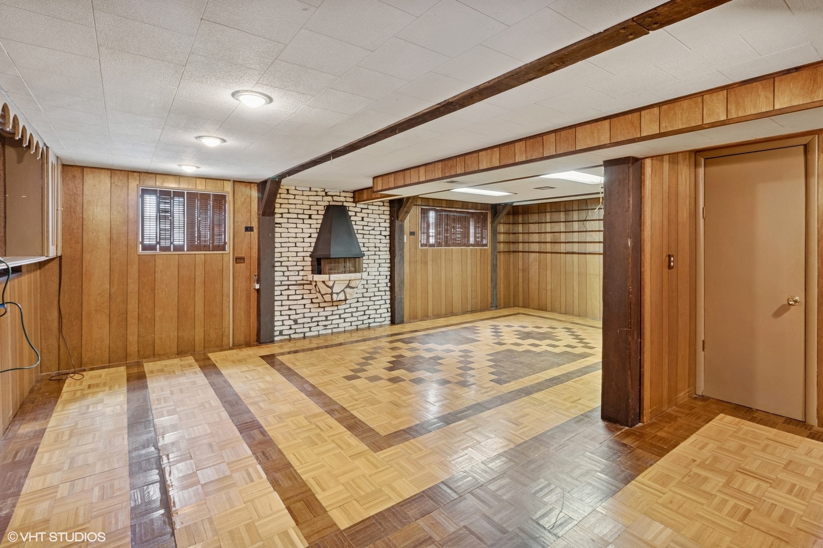 1096 Valley Stream Drive Wheeling, IL 60090 - Photo 17 of 27 a view of a hallway with wooden floor and a bathroom