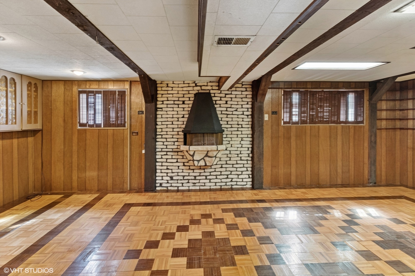1096 Valley Stream Drive Wheeling, IL 60090 - Photo 19 of 27 a view of an entryway