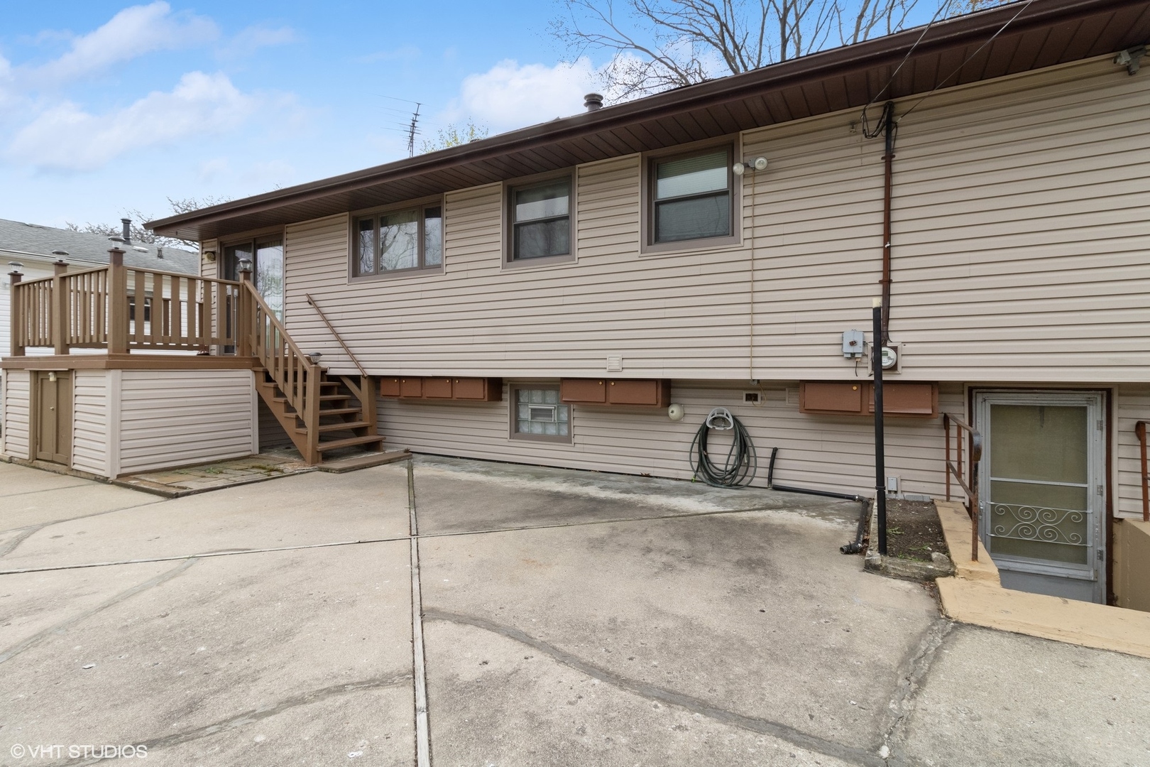 1096 Valley Stream Drive Wheeling, IL 60090 - Photo 21 of 27 a backyard of a house with basket ball court