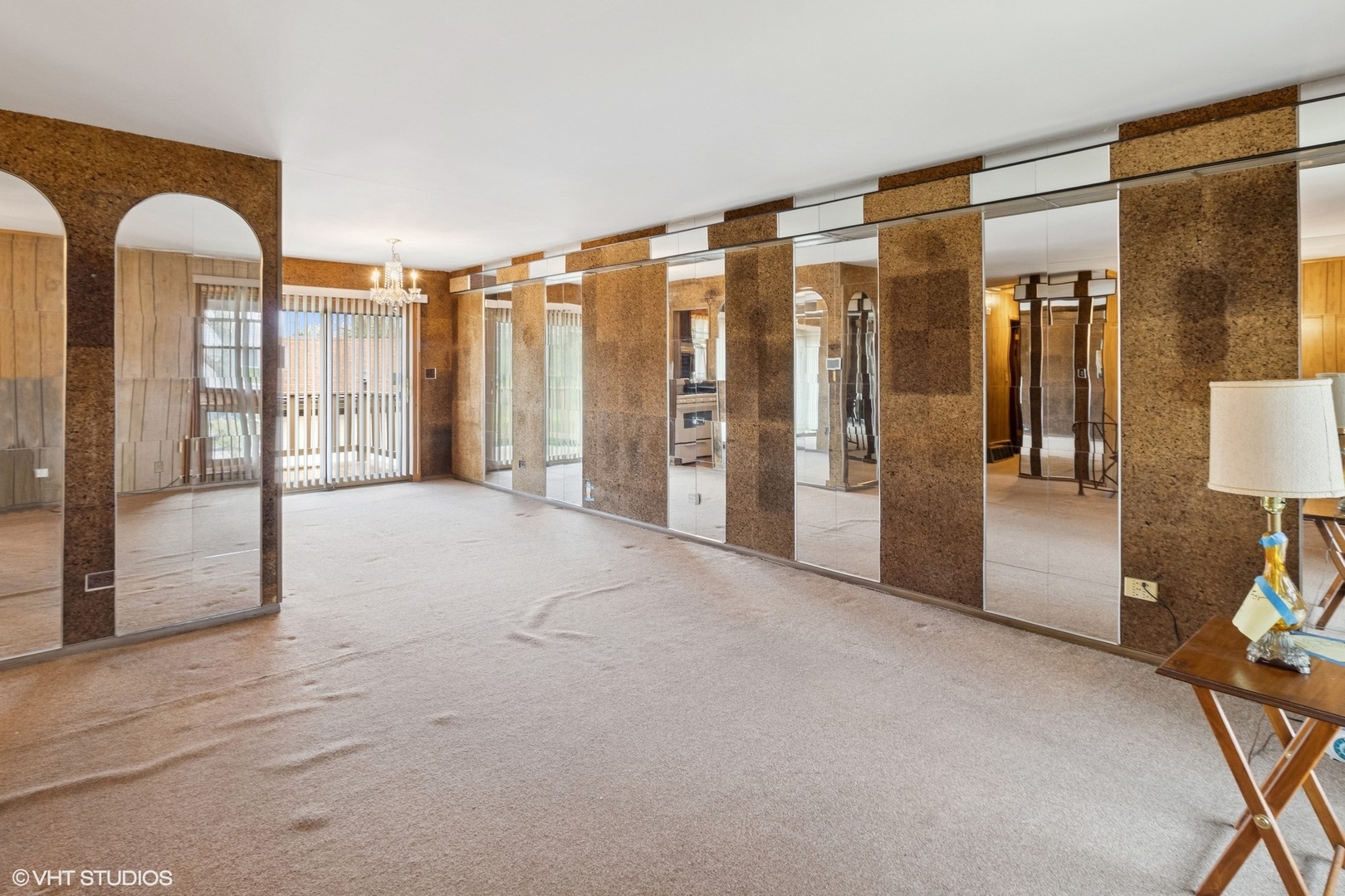1096 Valley Stream Drive Wheeling, IL 60090 - Photo 5 of 27 a view of entryway with interior