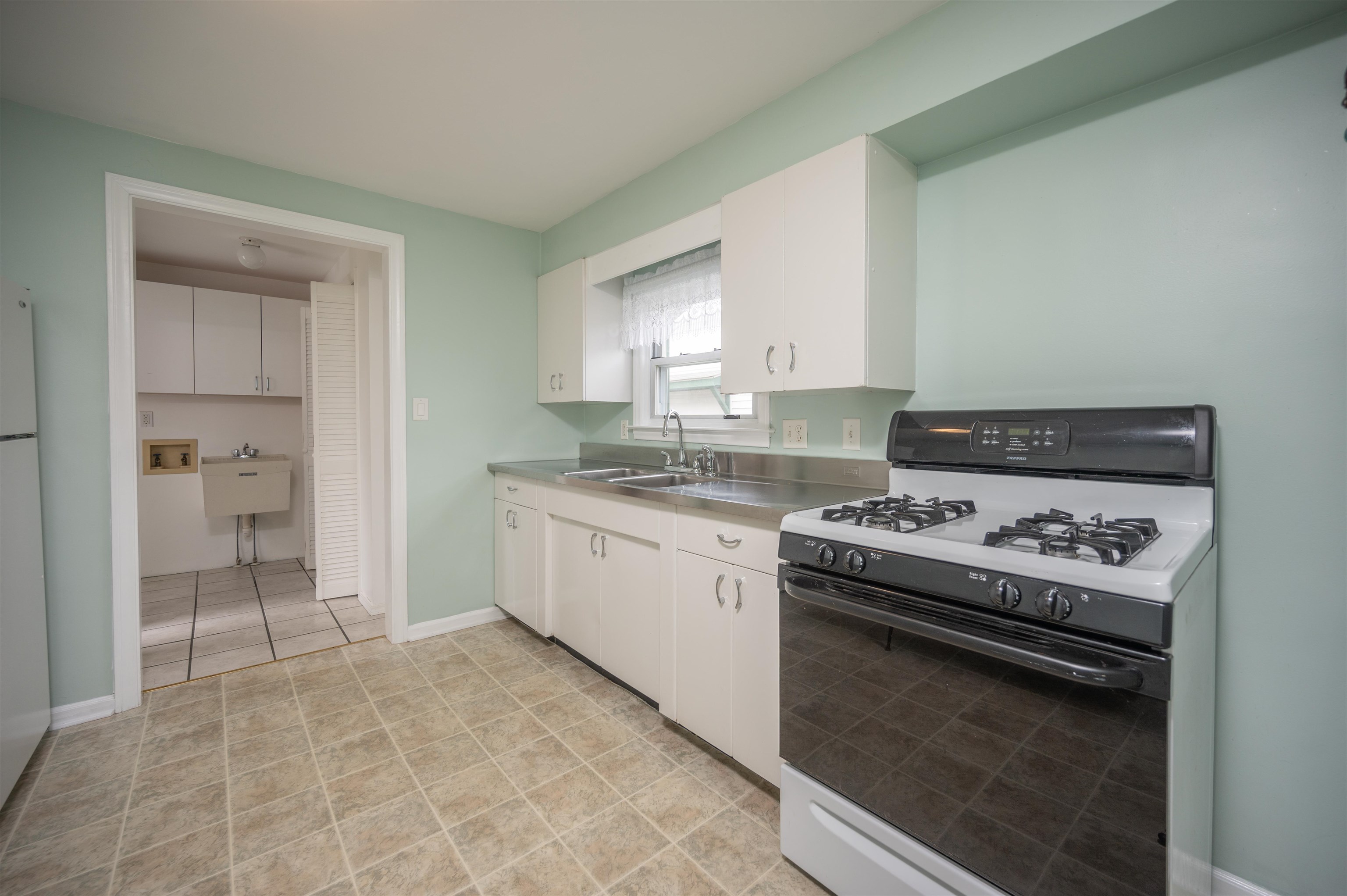 509 Ridge Road Bay City, MI 48708 - Photo 8 of 27