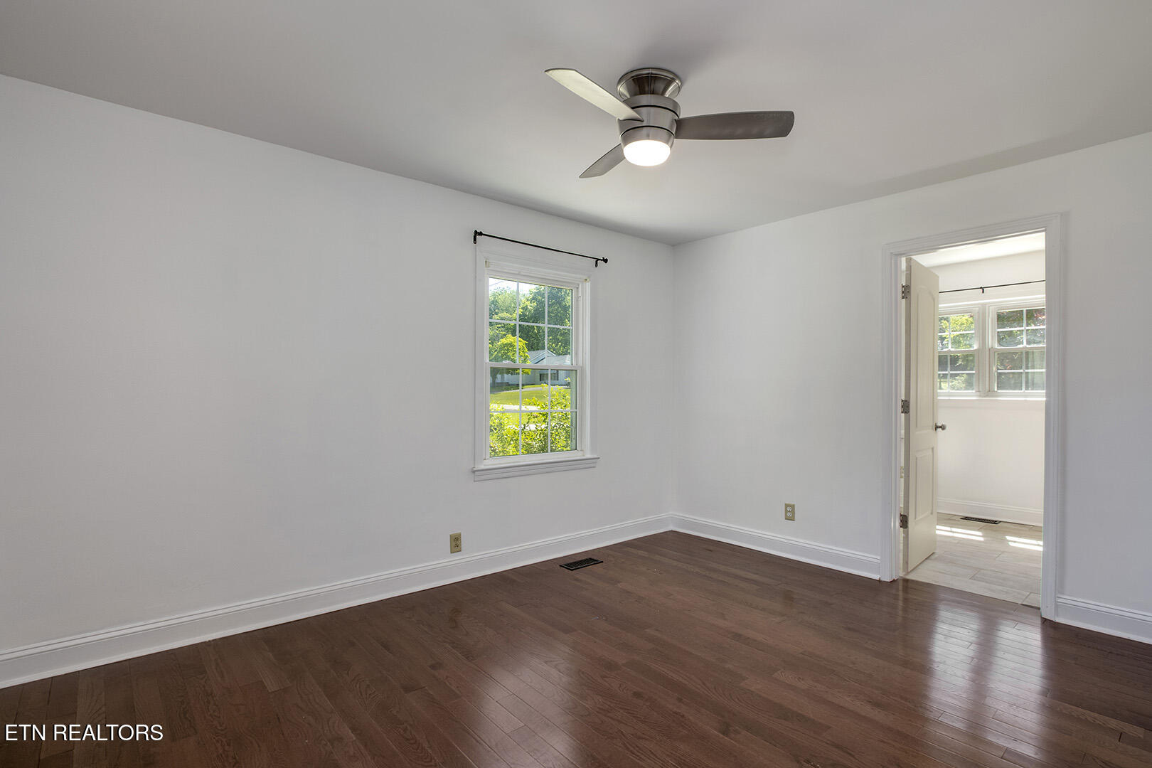 1113 Mayflower Road Kingston, TN 37763 - Photo 16 of 45 16_MayflowerRoad_1113_MaterBedroom01