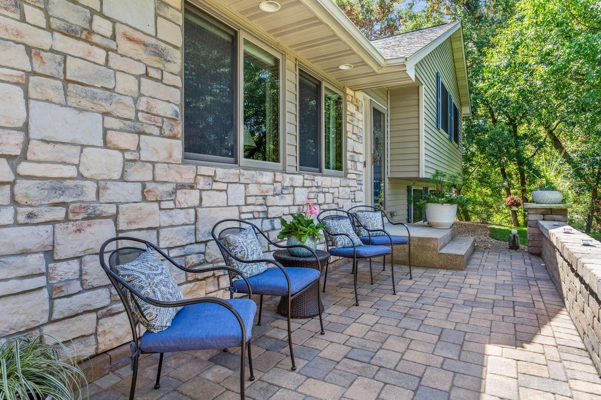 12041 Robin Road Maple Grove, MN 55369 - Photo 4 of 33 Gallery Image 4