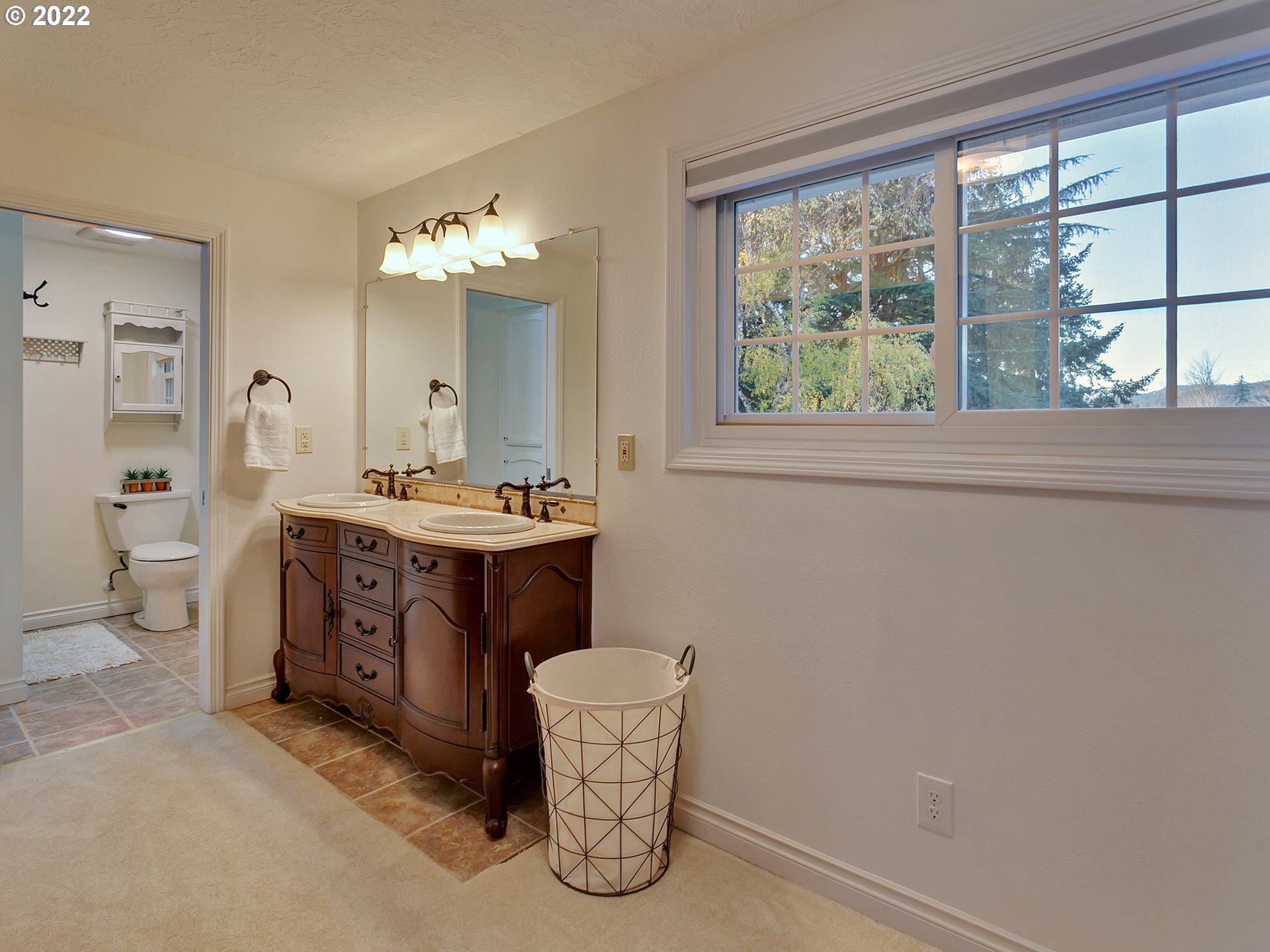 10292 Liberty Road South Salem, OR 97306 - Photo 15 of 32 a bathroom with a toilet sink and mirror