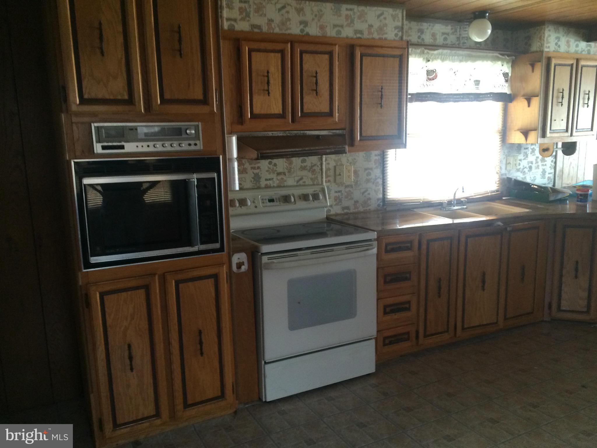 227 Robinwood Road Dundalk, MD 21222 - Photo 3 of 5 Kitchen