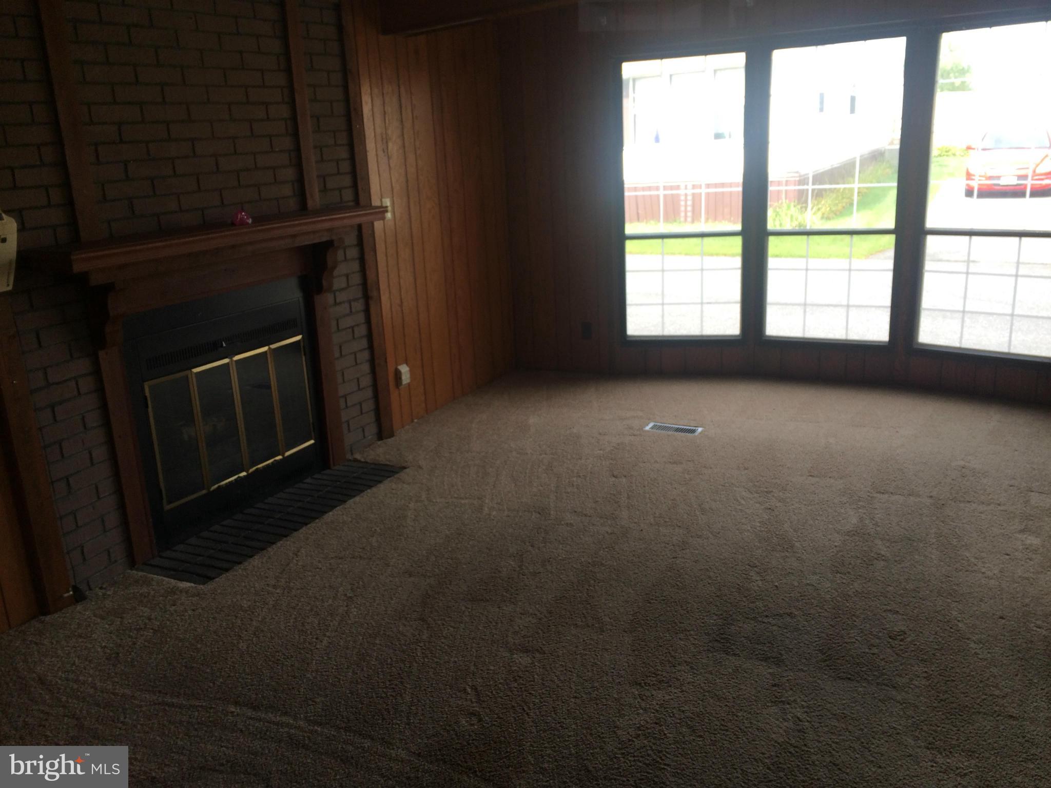 227 Robinwood Road Dundalk, MD 21222 - Photo 4 of 5 Living Room