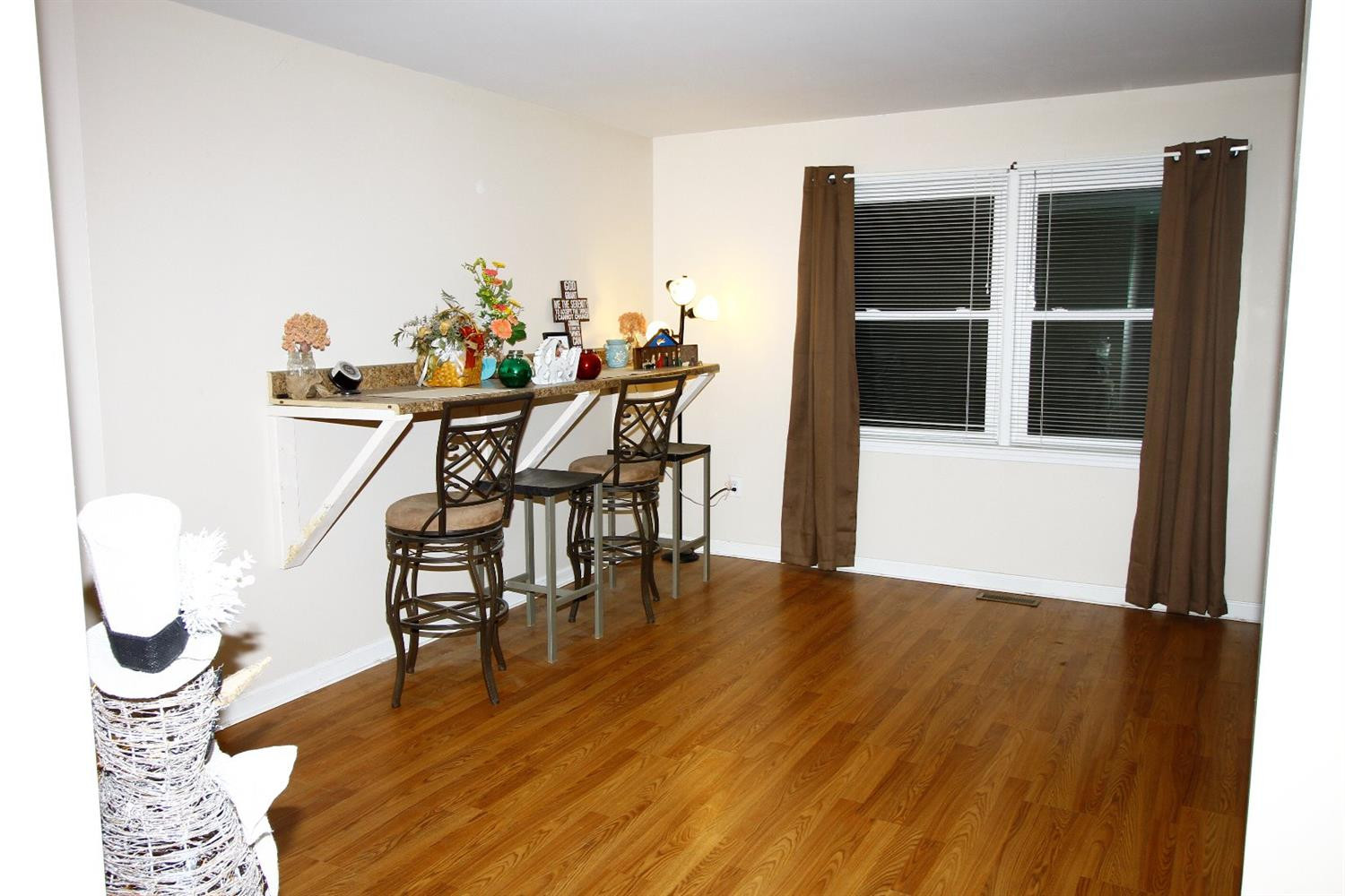914 Meadow Hill Road Paris, KY 40361 - Photo 3 of 23 Photo 3