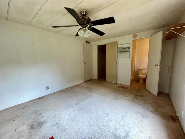 a view of a livingroom with a ceiling fan