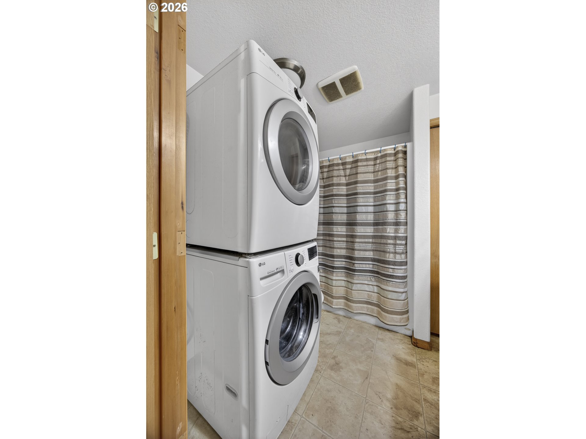 1150 Hemlock Street, Unit B8 Florence, OR 97439 - Photo 15 of 24 a utility room with dryer and washer