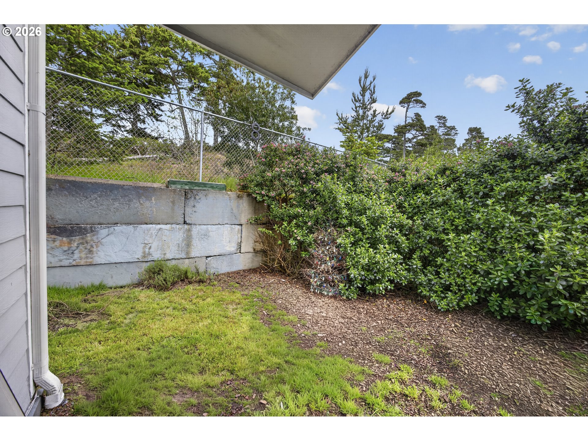 1150 Hemlock Street, Unit B8 Florence, OR 97439 - Photo 23 of 24 a backyard of a house with lots of green space