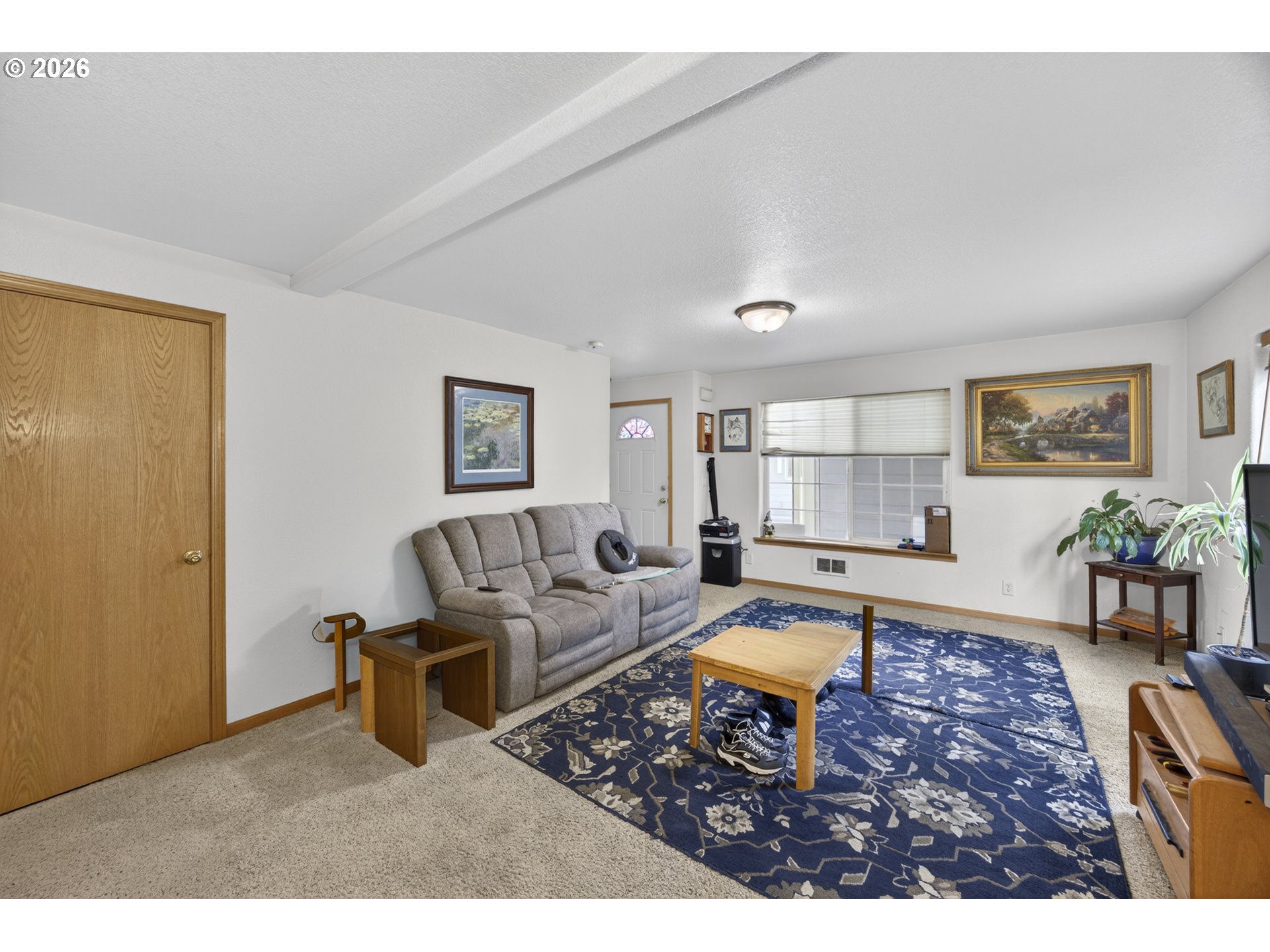 1150 Hemlock Street, Unit B8 Florence, OR 97439 - Photo 7 of 24 a living room with furniture and a wooden floor