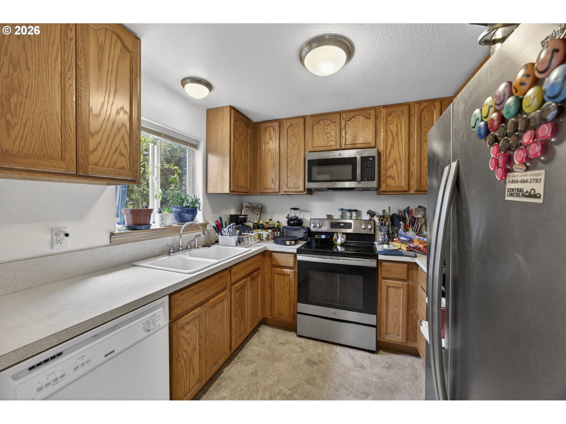 1150 Hemlock Street, Unit B8 Florence, OR 97439 - Photo 9 of 24 a kitchen with stainless steel appliances granite countertop a sink stove and refrigerator