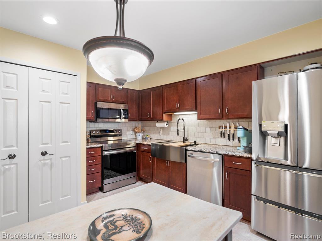 564 Victoria Court Rochester Hills, MI 48307 - Photo 14 of 40