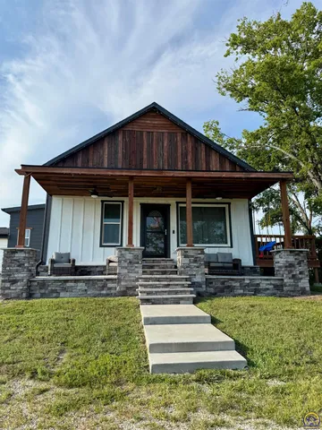 $319,500 | 6226 Northwest Huxman Road, Topeka, KS 66618