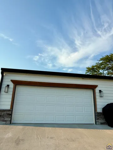 $319,500 | 6226 Northwest Huxman Road, Topeka, KS 66618