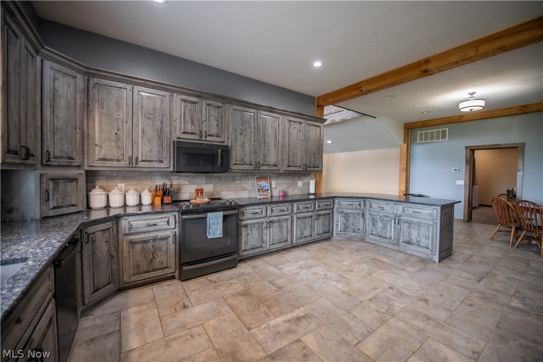 9918 Ridge Road Southeast Uhrichsville, OH 44683 - Photo 9 of 42 Kitchen Complete with Appliances