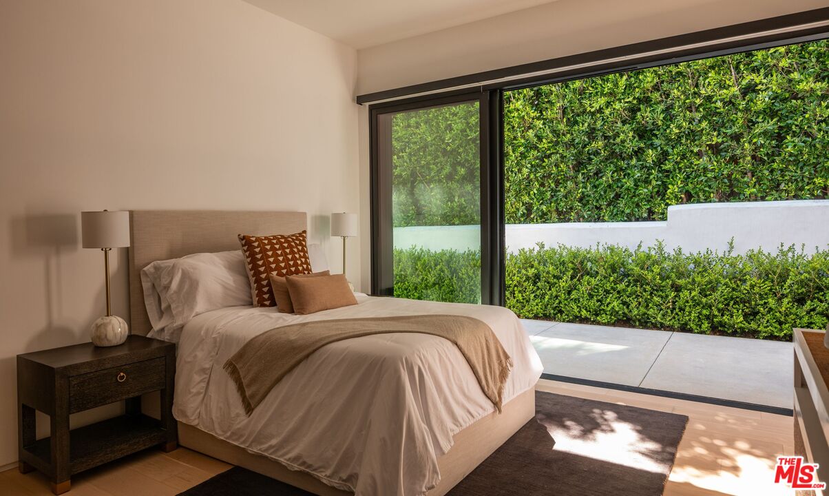 29800 Cuthbert Road Malibu, CA 90265 - Photo 16 of 24 Gallery Image 16