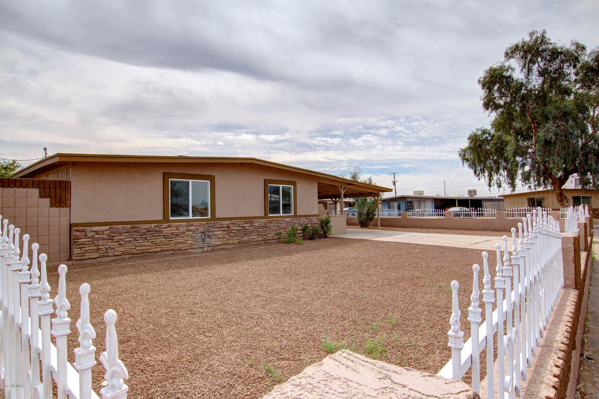 1701 East Chipman Road Phoenix, AZ 85040 - Photo 3 of 20 chipman (3)