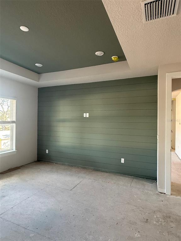 4717 West Laurel Road Tampa, FL 33629 - Photo 8 of 18 an empty room with a empty space and windows