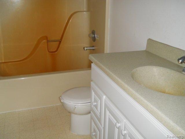 1349 Lathrop Road Allenton, MI 48002 - Photo 14 of 15 261-848724 Bathroom 1.jpg