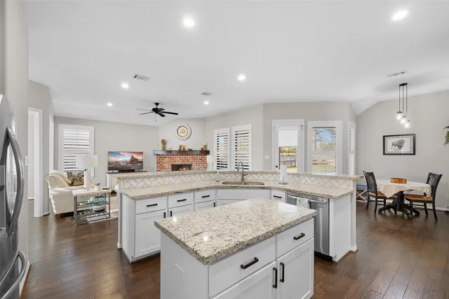 $493,000 | 26 Briarwood Lane, Bellville, TX 77418