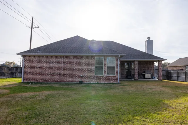 $493,000 | 26 Briarwood Lane, Bellville, TX 77418