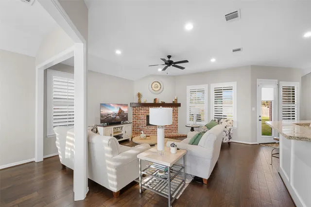 $493,000 | 26 Briarwood Lane, Bellville, TX 77418