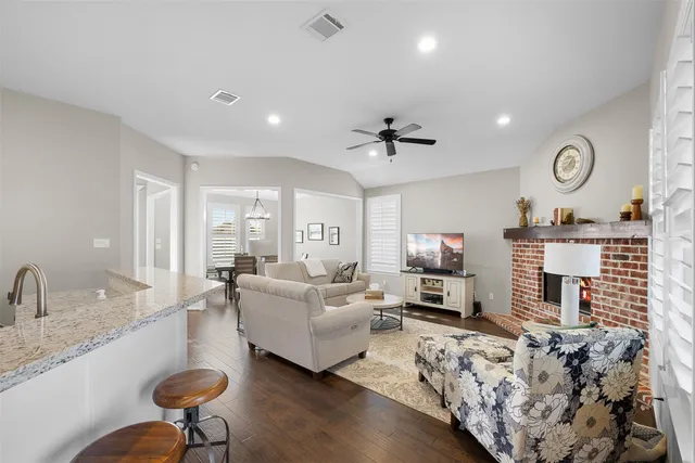 $493,000 | 26 Briarwood Lane, Bellville, TX 77418