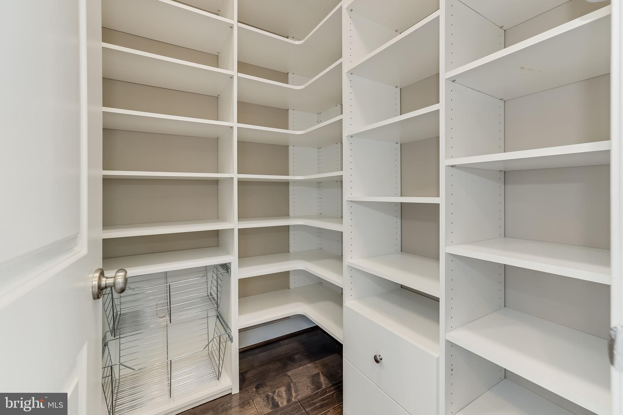 246 Baldwin Street Gaithersburg, MD 20878 - Photo 16 of 48 Built-In / Walk-In Pantry