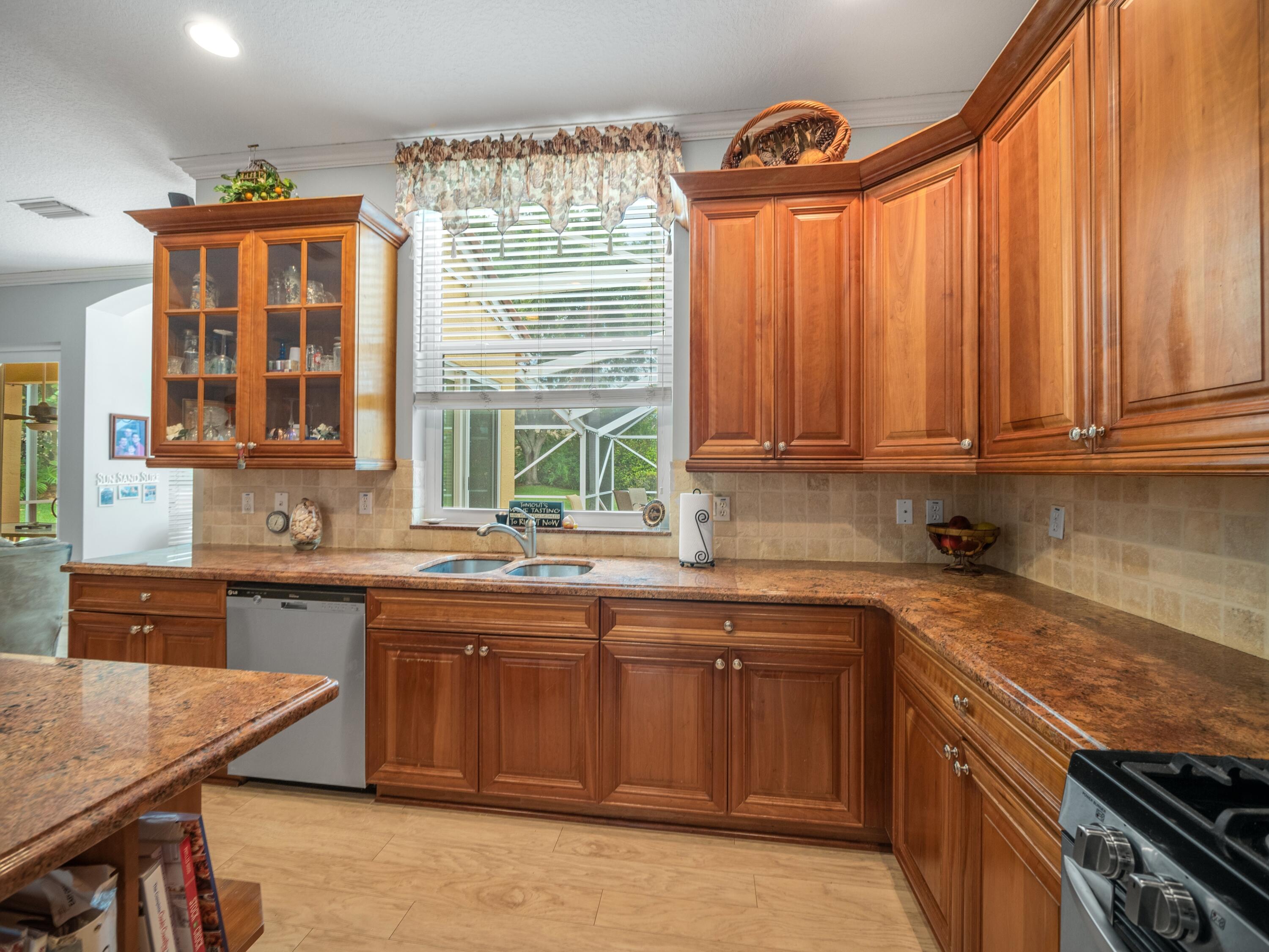 422 Oriole Circle Jupiter, FL 33458 - Photo 16 of 34 422 Oriole Circle