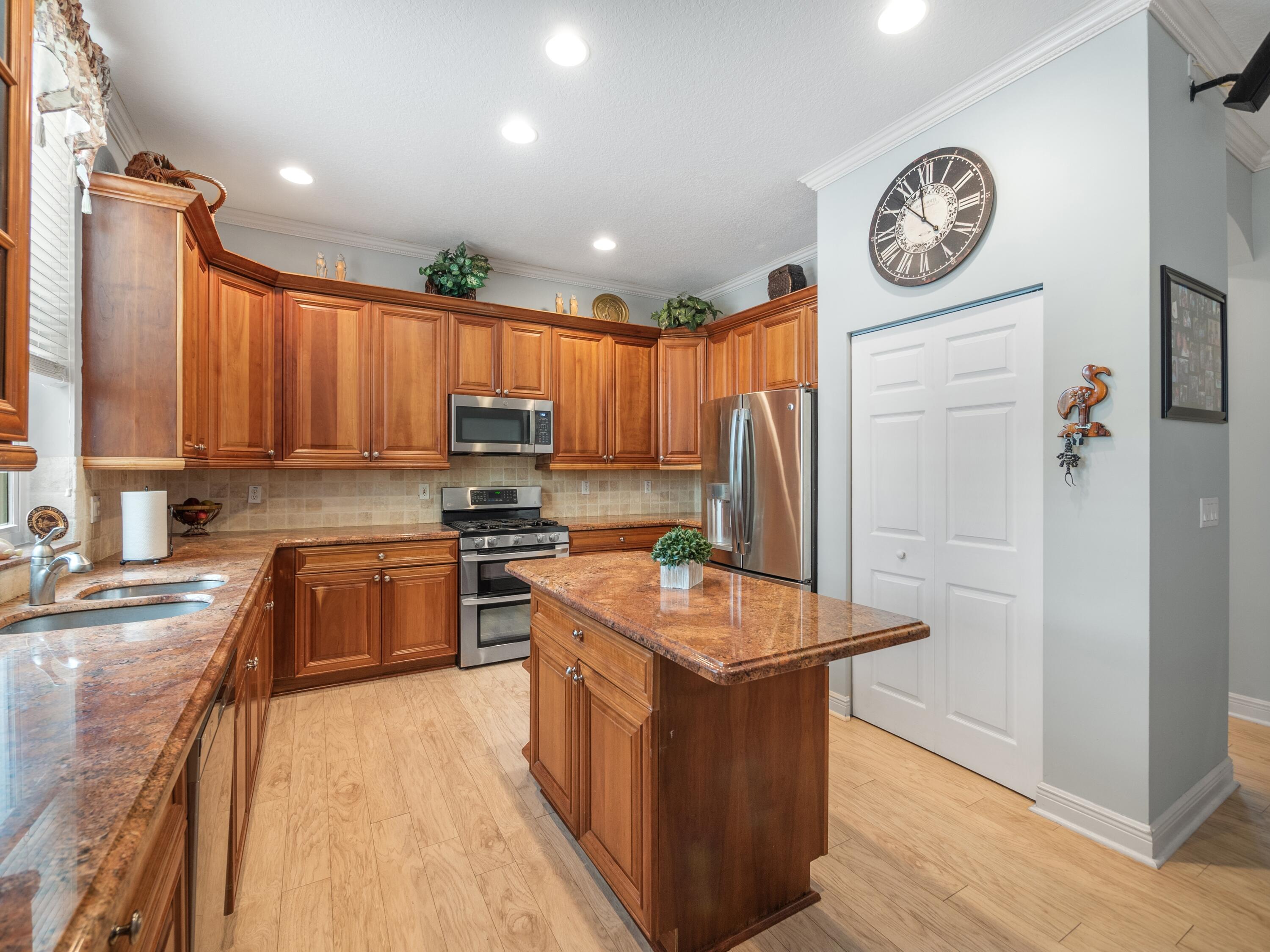 422 Oriole Circle Jupiter, FL 33458 - Photo 17 of 34 422 Oriole Circle