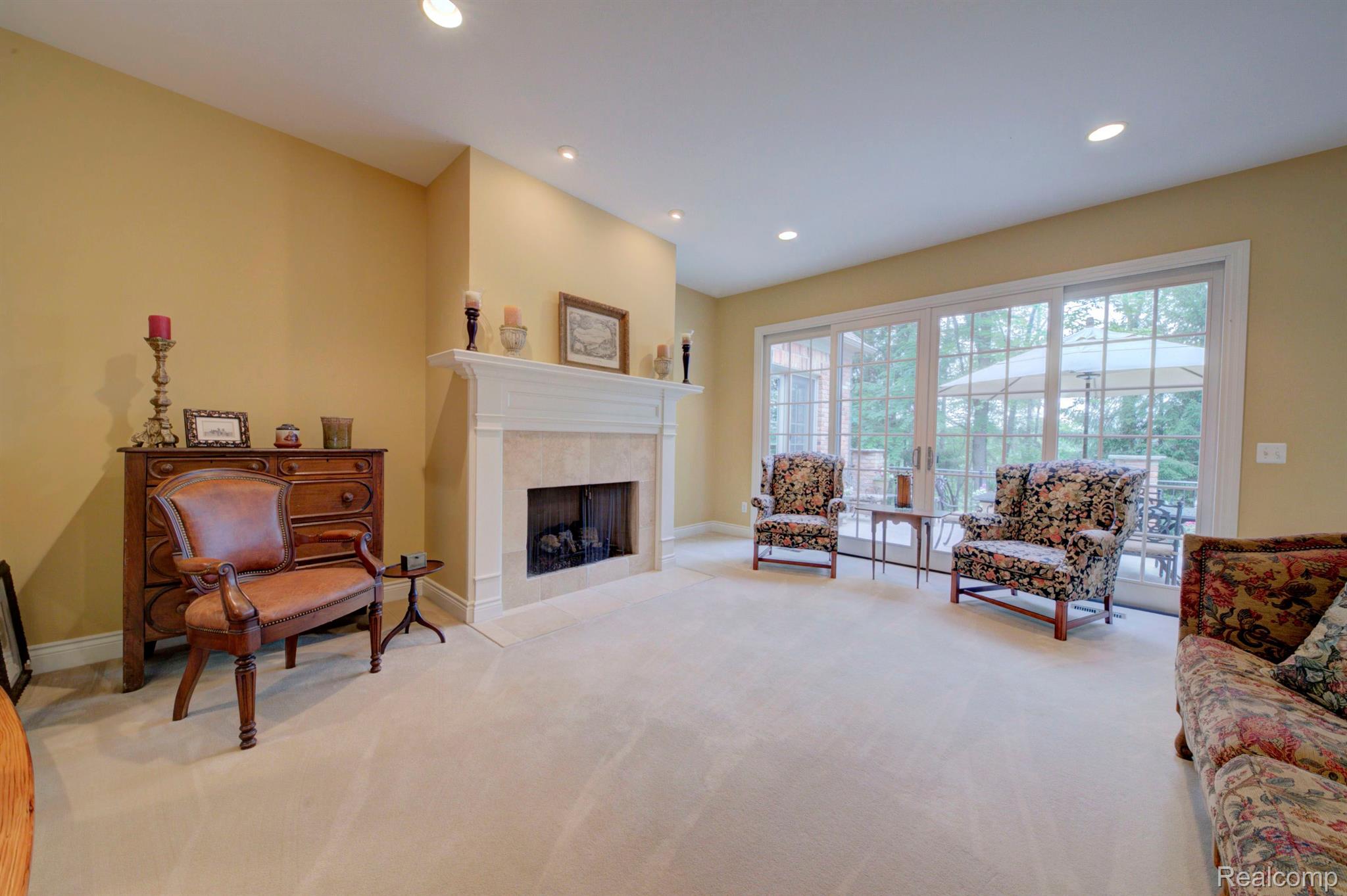 5718 Evergreen Howell, MI 48855 - Photo 8 of 39 Gallery Image 8