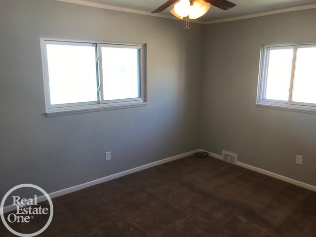 11339 Racine Road Warren, MI 48093 - Photo 18 of 28 31342459-17.JPG